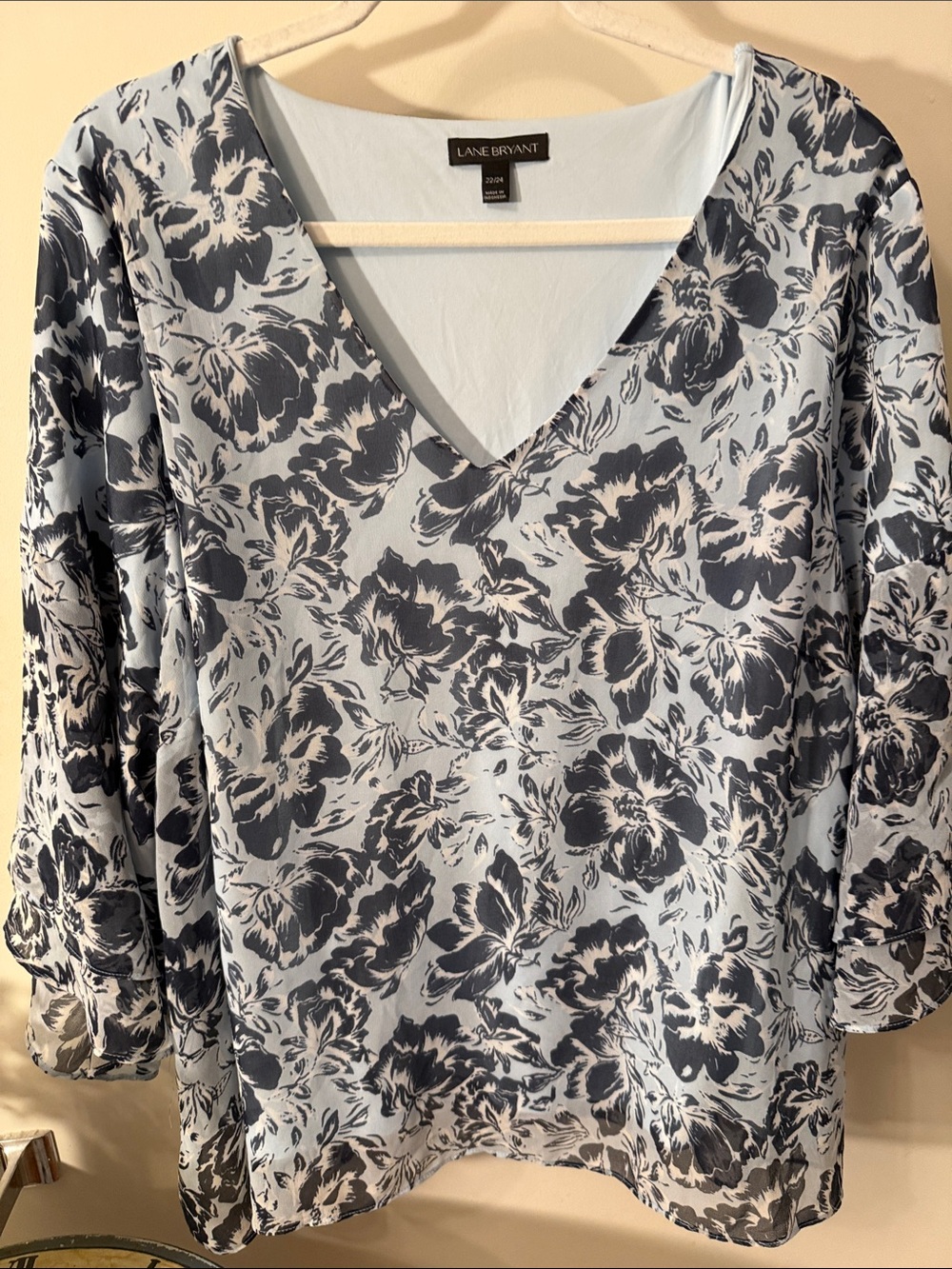 Lovely Lane Bryant Pale Dusty Blue Floral V-Neck Blouse with Navy Print 22/24